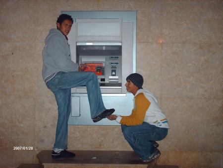 moi f lbanka et wahad man lbitala